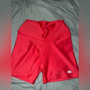 ALO 5" Airlift Energy Short- Candy Red
LIMITED EDITION